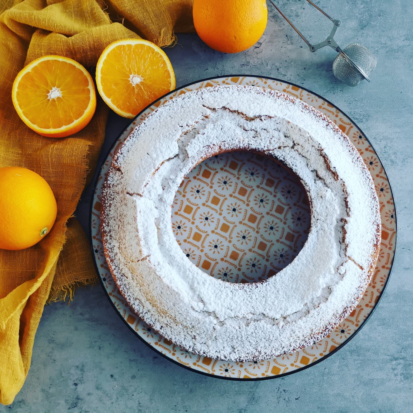 Aujourd'hui, gâteau sans œufs, beurre ni lait.

Parce que connaitre une recette sans ses ingrédients est toujours utile lorsque l'on des convives vegans ou qui ont des allergies alimentaires.

Cette fois ci le gâteau était à l'orange mais il est déclinable au chocolat, café, citron, vanille, noix de coco...

La recette sur le blog. Lien en bio⬆️⬆️⬆️

#cakemaison #recettefacile #recettevegan #sansoeufs #sanslactose #food #blog